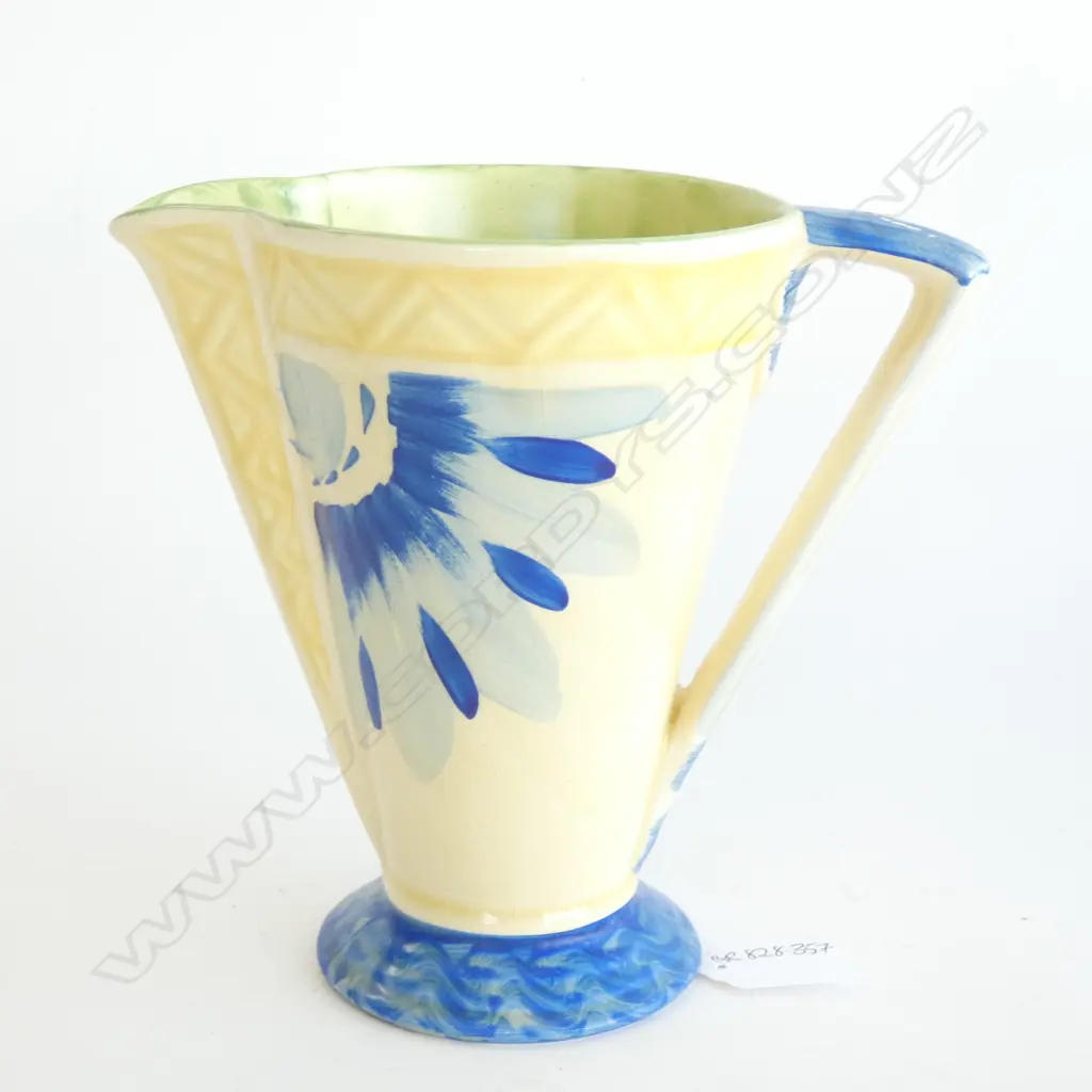 An Art Deco Myott jug Image 1++